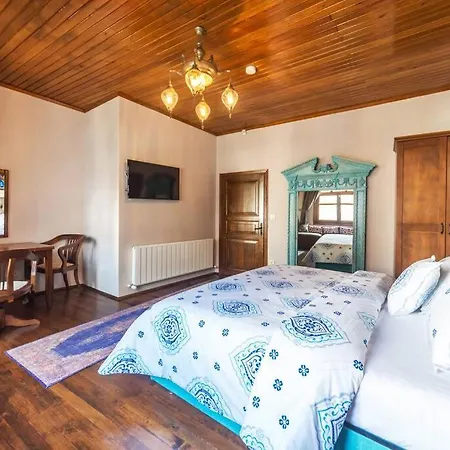 3br/2 Bath Ottoman House W Free Airport Transfer** Istanboel