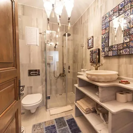 3br/2 Bath Ottoman House W Free Airport Transfer** Отель Стамбул