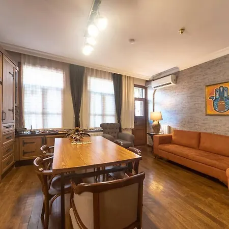 3br/2 Bath Ottoman House W Free Airport Transfer** 4* Стамбул
