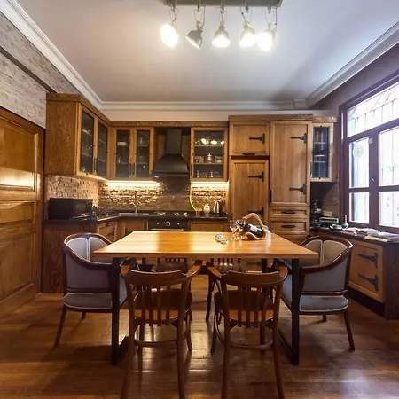3br/2 Bath Ottoman House W Free Airport Transfer** Стамбул