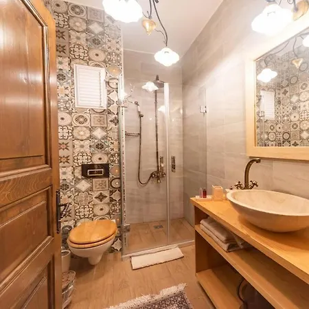 3br/2 Bath Ottoman House W Free Airport Transfer** Istanbul